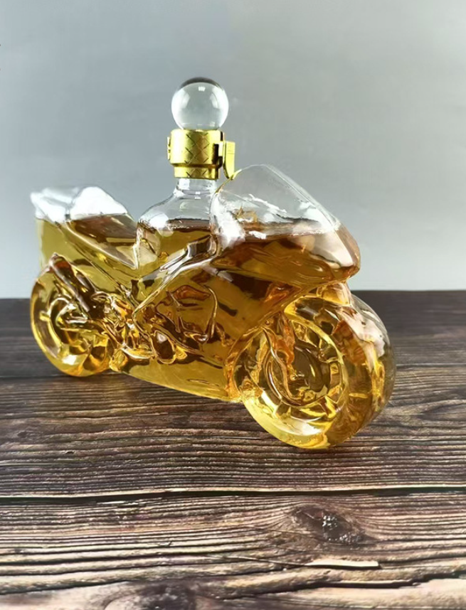 【Neskorý letný výpredaj】🏍️Kreatívna sklenená fľaša zaujímavá fľaša whisky v motorkárskom štýle vyrobená z fľaše