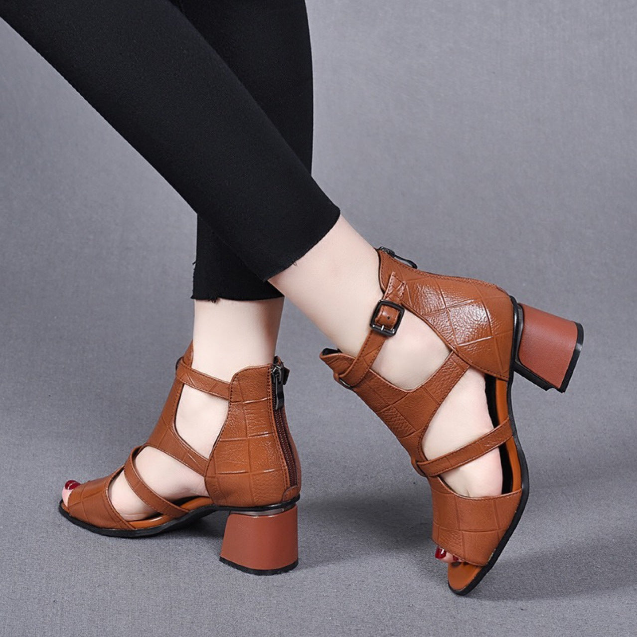 🔥【35-40】👡Nowe miękkie, miękkie skórzane, rybne dno, rybie usta, wydrążone usta, gruby obcas rzymskie sandały