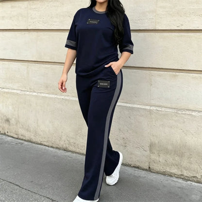 Damski dwuczęściowy dres letni: koszulka w stylu casual z kontrastowym paskiem i długie spodnie sportowe; materiał cienki, przewiewny i przyjemnie chłodny.