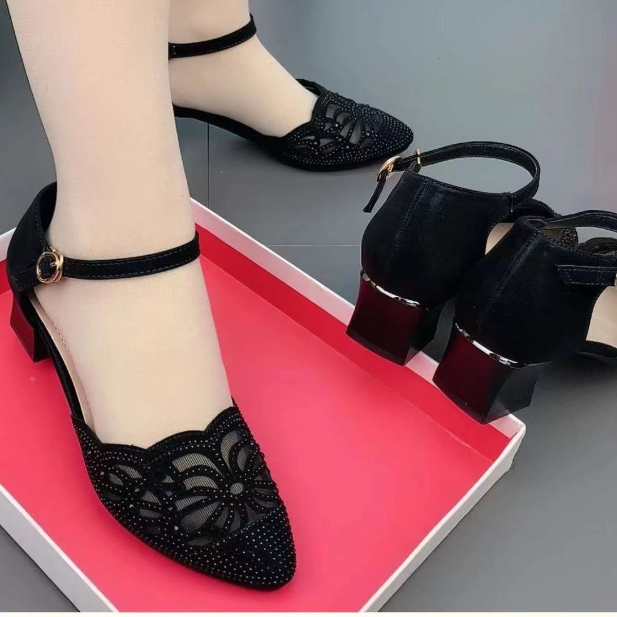 💞 [1 para: 129 zł. ] [Rozmiary 35–40] Nowość: Eleganckie sandały na niskim obcasie z dżetami