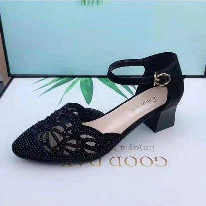 💞 [1 para: 129 zł. ] [Rozmiary 35–40] Nowość: Eleganckie sandały na niskim obcasie z dżetami