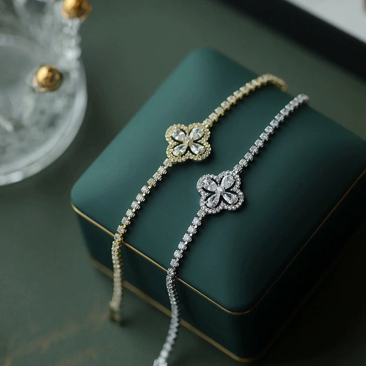 【Compra 1 y llévate 1 gratis】✨Pulsera de trébol de cuatro hojas hueco súper brillante, pulsera de diamantes completa exquisita de lujo y nicho