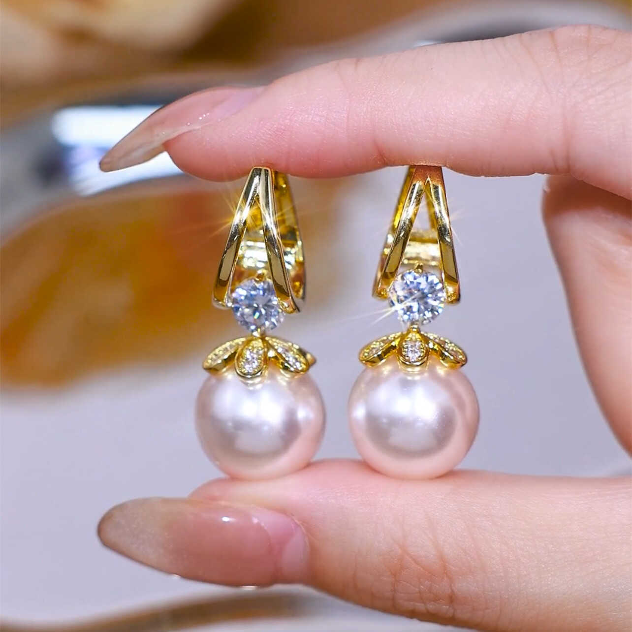 💋【Compre uno y llévese otro gratis】 Pendientes de plata con perlas de lujo francés de nuevo estilo 2025