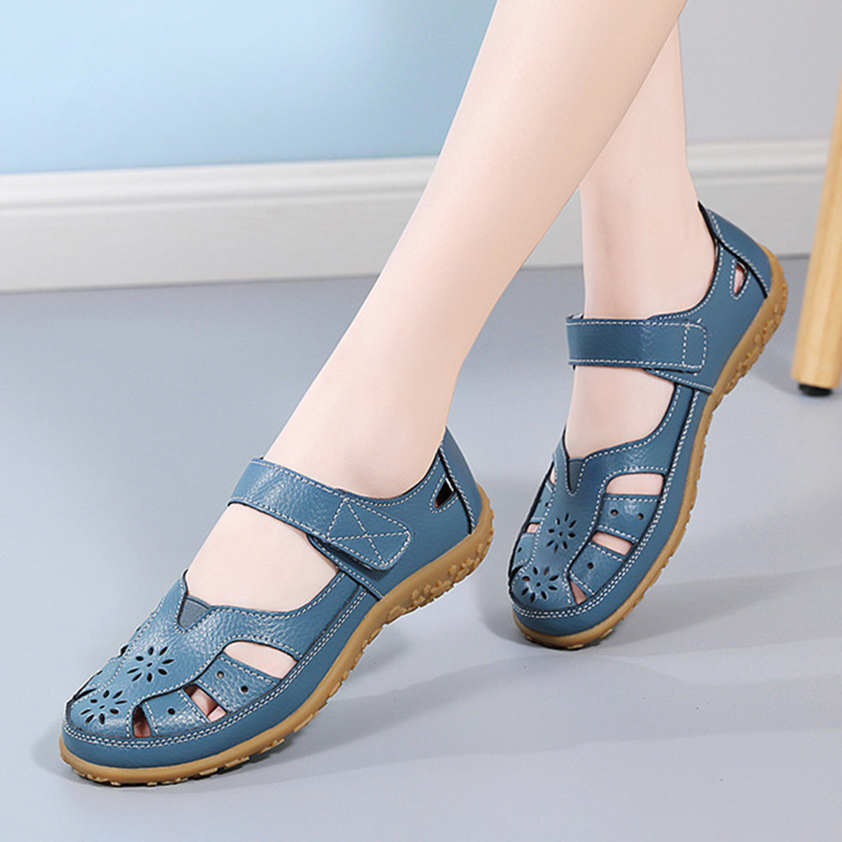 👡【Velikosti 36-42】Ženski elegantni in udobni ravni ortopedski sandali, izdelani iz mehkega pravega usnja, udobni in zračni.