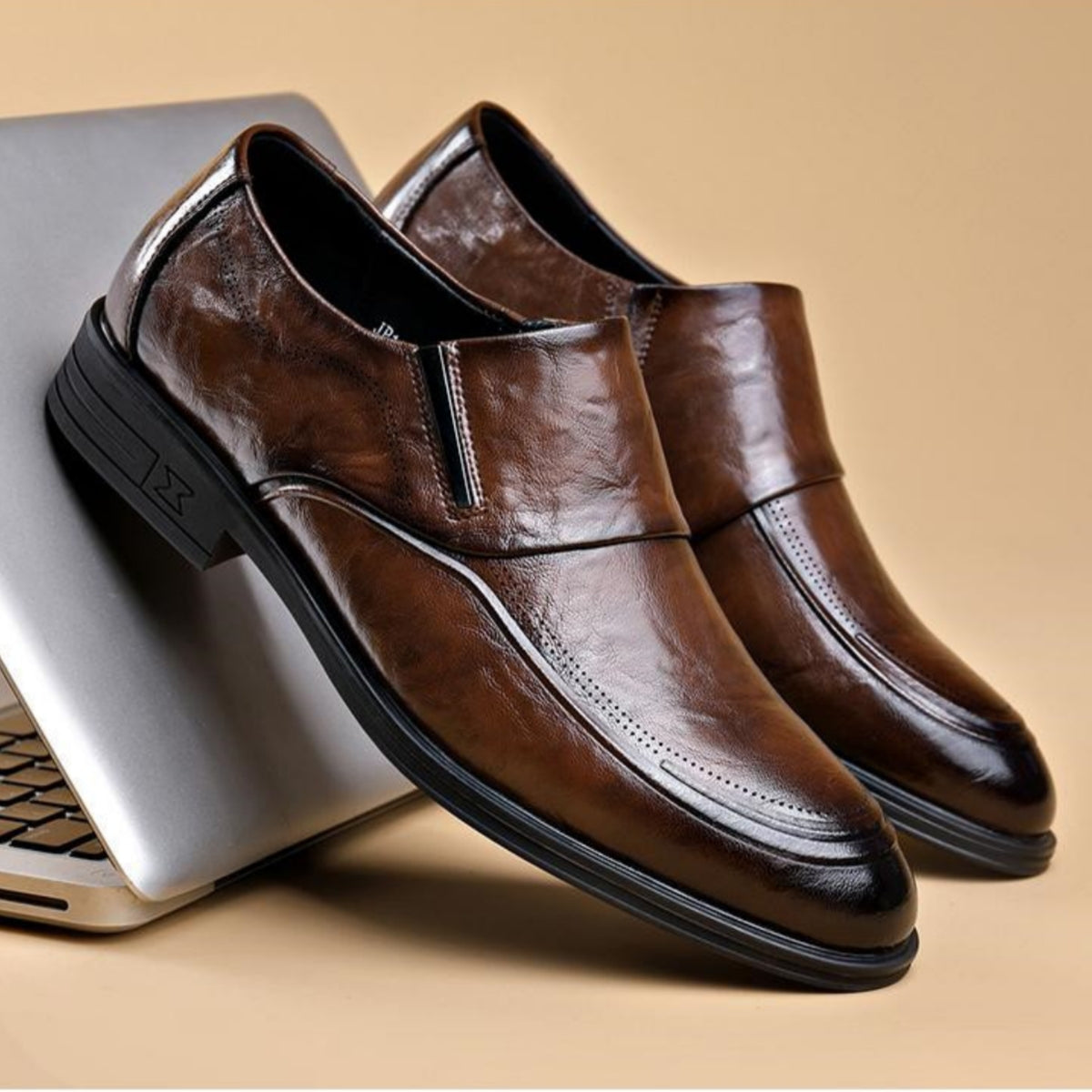 ✨🔥【Specjalne lato🔥】Męskie buty biznesowe w stylu brytyjskim z miękkiej skóry ✅miękka skóra ✅oddychające ✅miękka podeszwa ✅codzienne