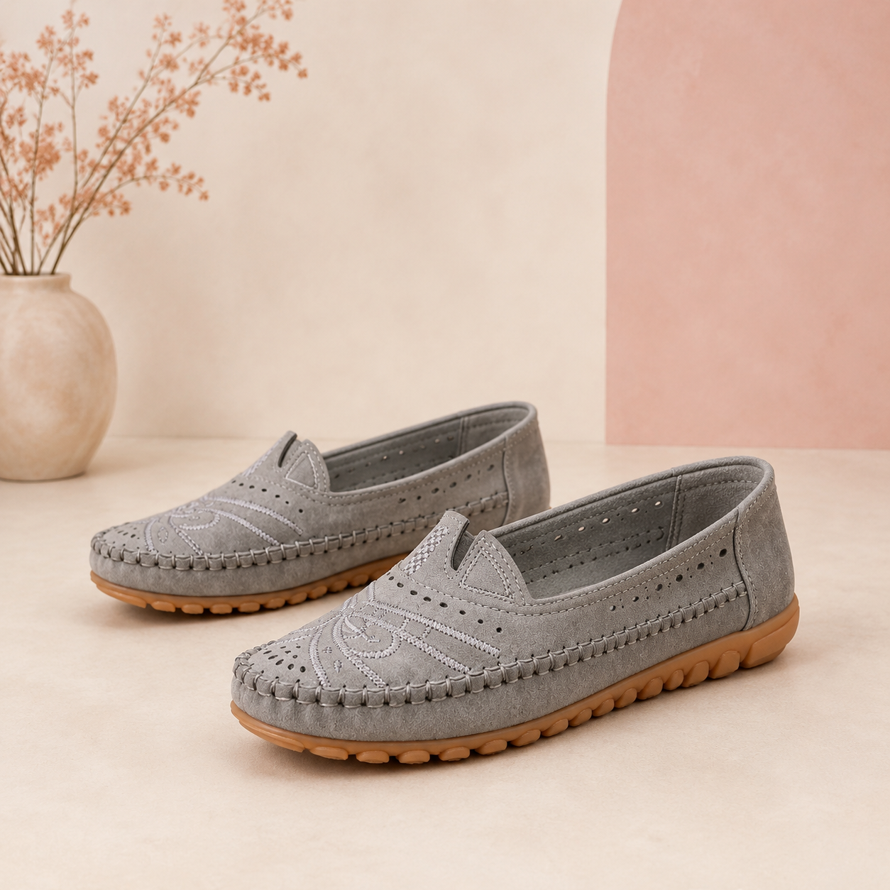 😍【36-43】Perforowane baleriny w stylu retro | Miękka podeszwa, codzienny komfort | Wsuwane, duże rozmiary