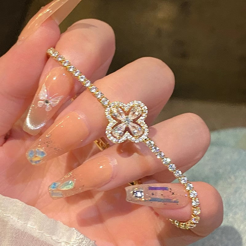 【Compra 1 y llévate 1 gratis】✨Pulsera de trébol de cuatro hojas hueco súper brillante, pulsera de diamantes completa exquisita de lujo y nicho