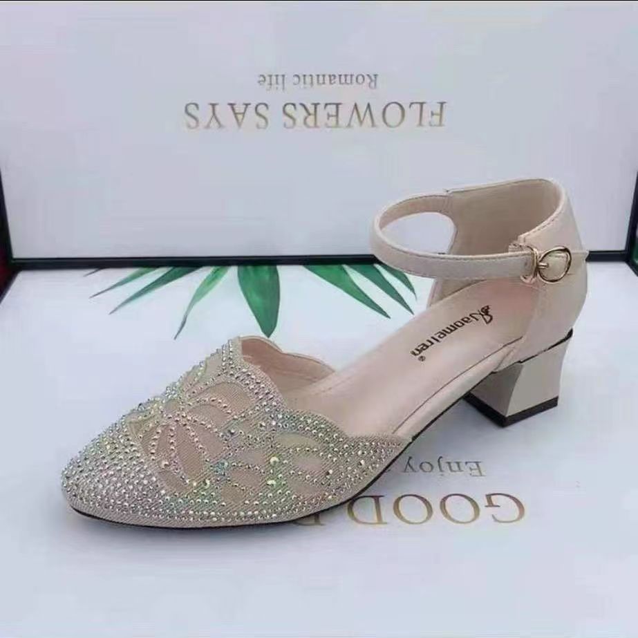 🔥🔥2025 Nowe skórzane sandały damskie z nowymi kryształkami